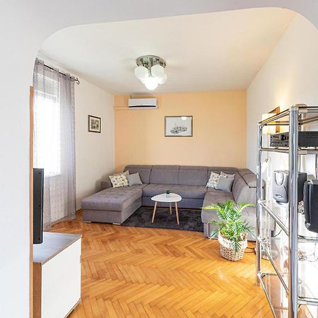 Lovely Apartment In Kastel Kambelovac With Wifi Kaštela Exterior foto