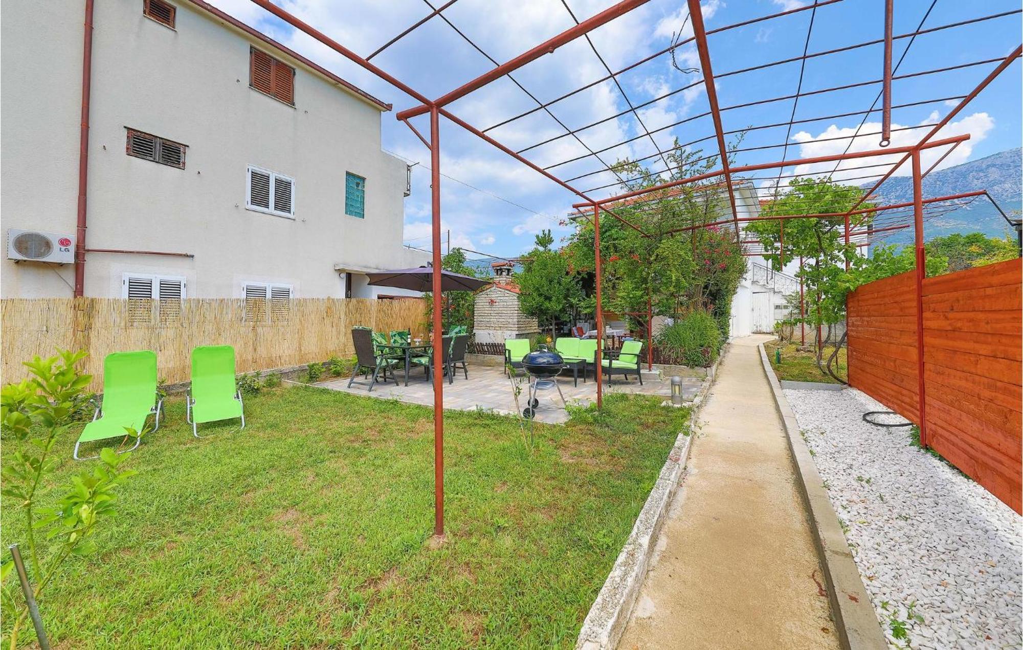 Lovely Apartment In Kastel Kambelovac With Wifi Kaštela Exterior foto